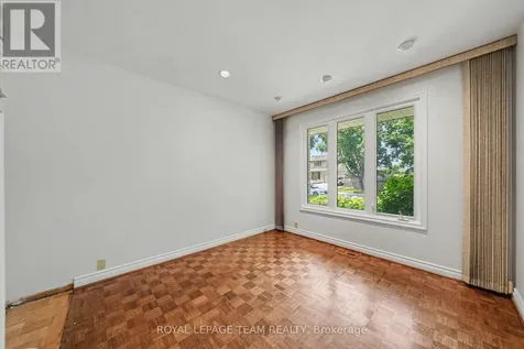 907 Dresden Crescent Ottawa ON K2B 5H8