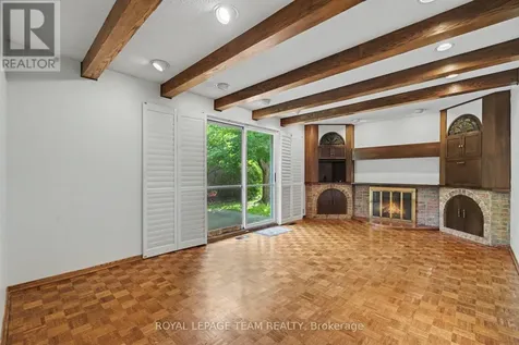 907 Dresden Crescent Ottawa ON K2B 5H8