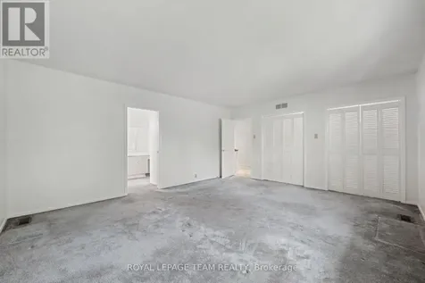 907 Dresden Crescent Ottawa ON K2B 5H8