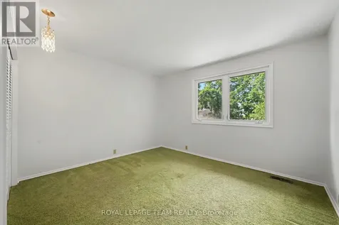 907 Dresden Crescent Ottawa ON K2B 5H8