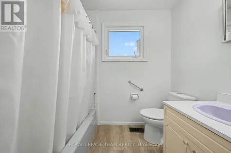 907 Dresden Crescent Ottawa ON K2B 5H8