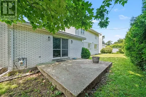 907 Dresden Crescent Ottawa ON K2B 5H8