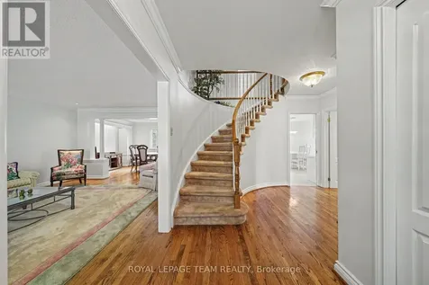 907 Dresden Crescent Ottawa ON K2B 5H8