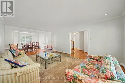 907 Dresden Crescent Ottawa ON K2B 5H8
