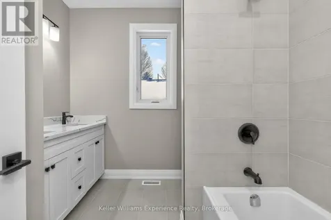 62 Rue Vanier Tiny ON L9M 0J2