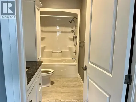404 Westcott Amherstburg ON N9V 4C5