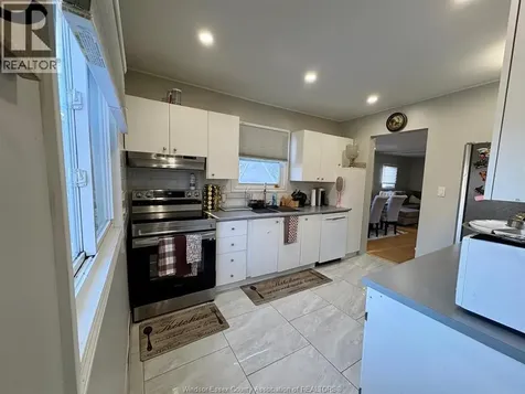 1364 Mckay Avenue Windsor ON N9B 2B2