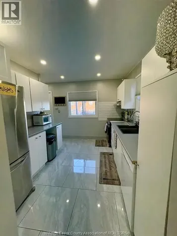 1364 Mckay Avenue Windsor ON N9B 2B2