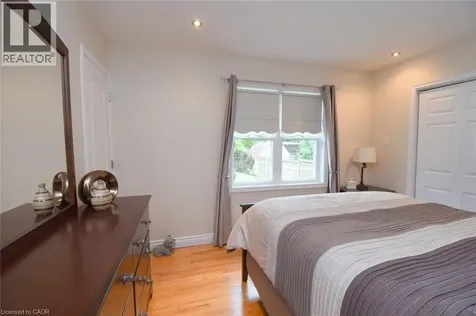 1087 Maplehurst Avenue Burlington ON L7T 3G3
