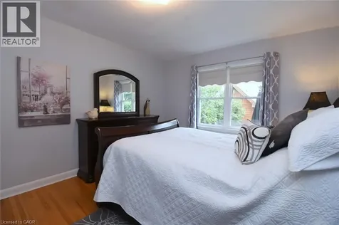 1087 Maplehurst Avenue Burlington ON L7T 3G3