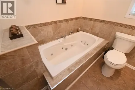 1087 Maplehurst Avenue Burlington ON L7T 3G3