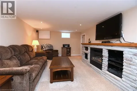 1087 Maplehurst Avenue Burlington ON L7T 3G3