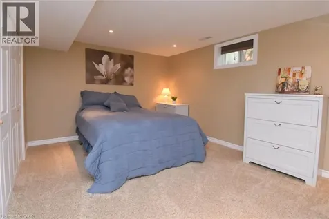 1087 Maplehurst Avenue Burlington ON L7T 3G3