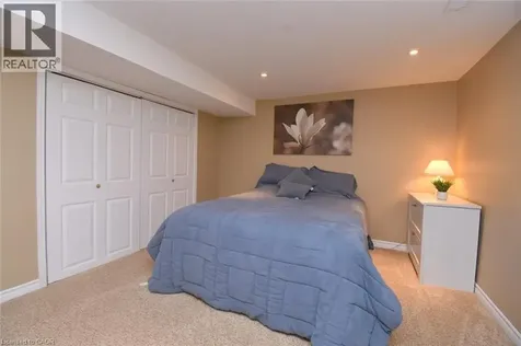 1087 Maplehurst Avenue Burlington ON L7T 3G3