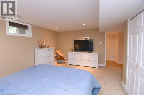 1087 Maplehurst Avenue Burlington ON L7T 3G3