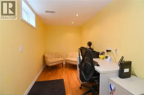 1087 Maplehurst Avenue Burlington ON L7T 3G3