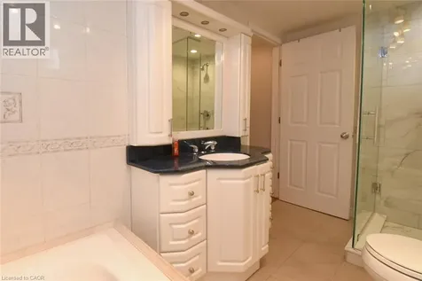1087 Maplehurst Avenue Burlington ON L7T 3G3