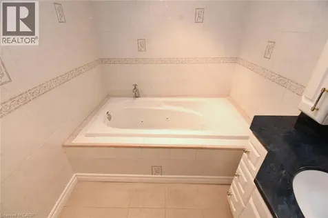 1087 Maplehurst Avenue Burlington ON L7T 3G3
