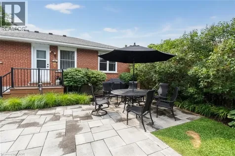 1087 Maplehurst Avenue Burlington ON L7T 3G3