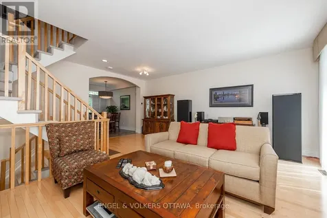 210 West Village Private Ottawa ON K1Z 1E4