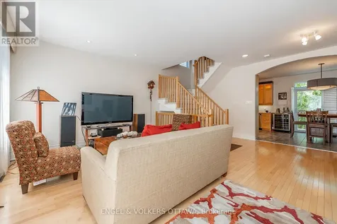 210 West Village Private Ottawa ON K1Z 1E4