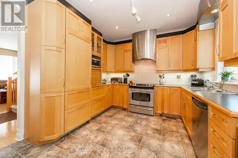 210 West Village Private Ottawa ON K1Z 1E4