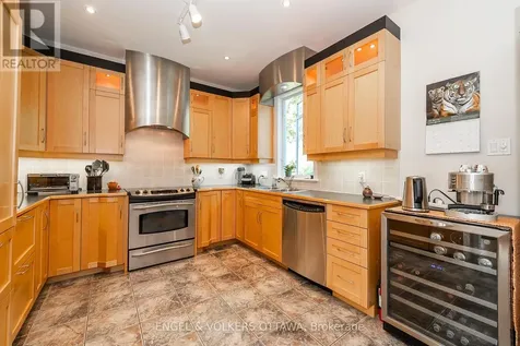 210 West Village Private Ottawa ON K1Z 1E4
