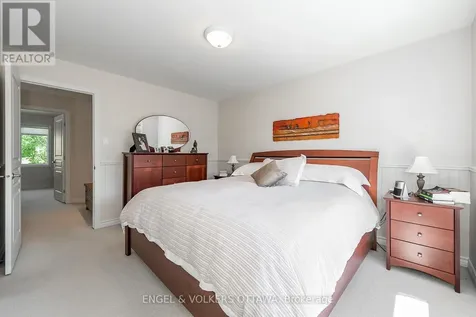 210 West Village Private Ottawa ON K1Z 1E4