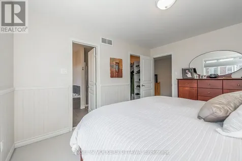 210 West Village Private Ottawa ON K1Z 1E4