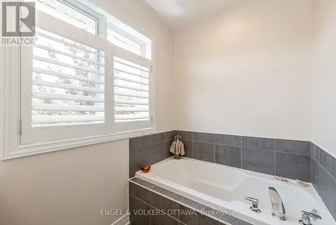 210 West Village Private Ottawa ON K1Z 1E4