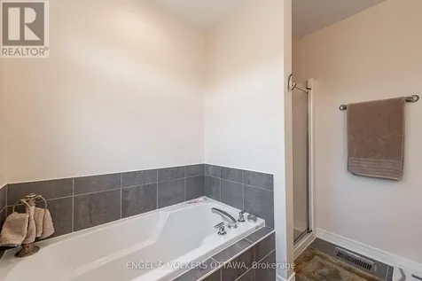 210 West Village Private Ottawa ON K1Z 1E4