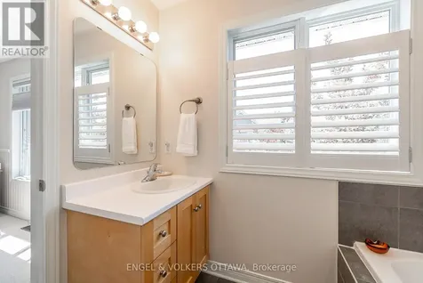 210 West Village Private Ottawa ON K1Z 1E4