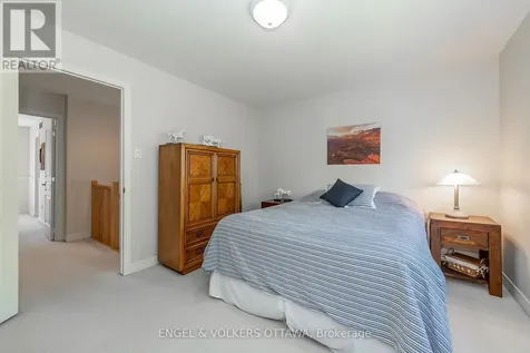 210 West Village Private Ottawa ON K1Z 1E4