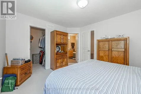 210 West Village Private Ottawa ON K1Z 1E4