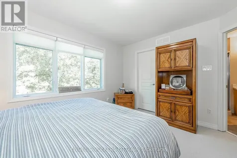 210 West Village Private Ottawa ON K1Z 1E4