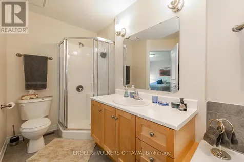 210 West Village Private Ottawa ON K1Z 1E4