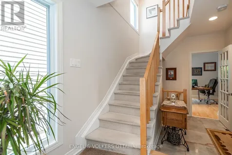210 West Village Private Ottawa ON K1Z 1E4