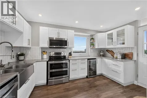 301 Frances Avenue Stoney Creek ON L8E 3W6