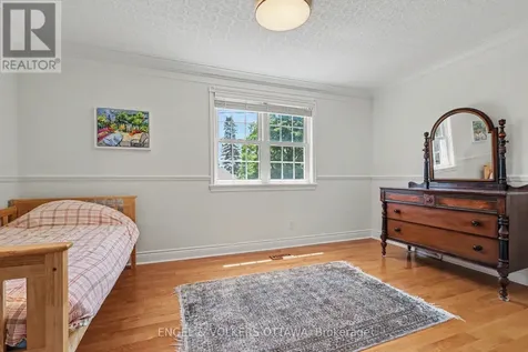 101 Ivy Crescent Ottawa ON K1M 1Y1