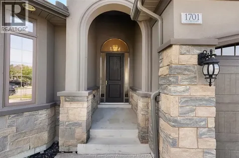 1701 Cypress Windsor ON N8P 1Y4