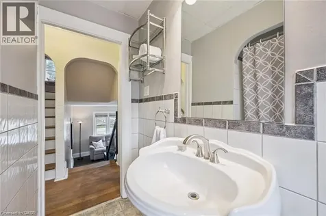 148 Waterloo Street Waterloo ON N2J 1Y2
