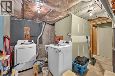 28 Boston Crescent Hamilton ON L8T 4N2