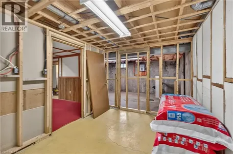 28 Boston Crescent Hamilton ON L8T 4N2
