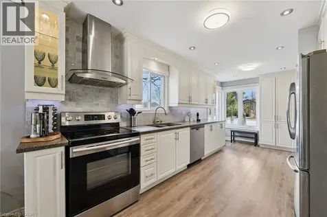 395 Maidstone Crescent Oakville ON L6M 1C1