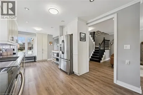 395 Maidstone Crescent Oakville ON L6M 1C1