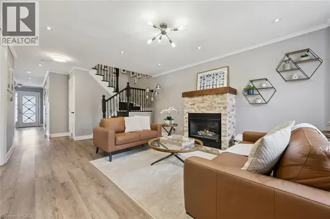 395 Maidstone Crescent Oakville ON L6M 1C1