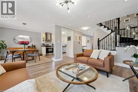 395 Maidstone Crescent Oakville ON L6M 1C1
