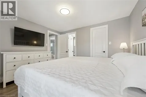 395 Maidstone Crescent Oakville ON L6M 1C1