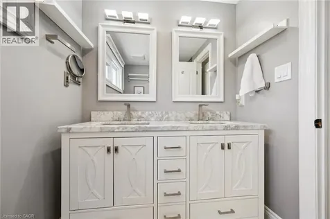 395 Maidstone Crescent Oakville ON L6M 1C1
