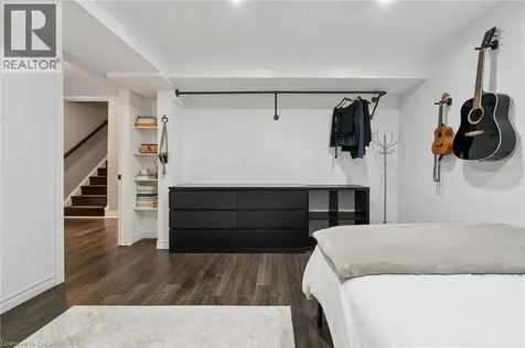 395 Maidstone Crescent Oakville ON L6M 1C1